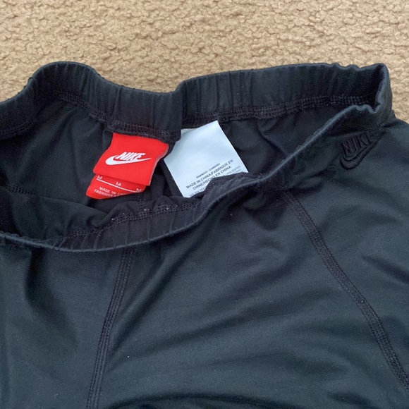 Black shiny Nike leggings size medium - Picture 2 of 3